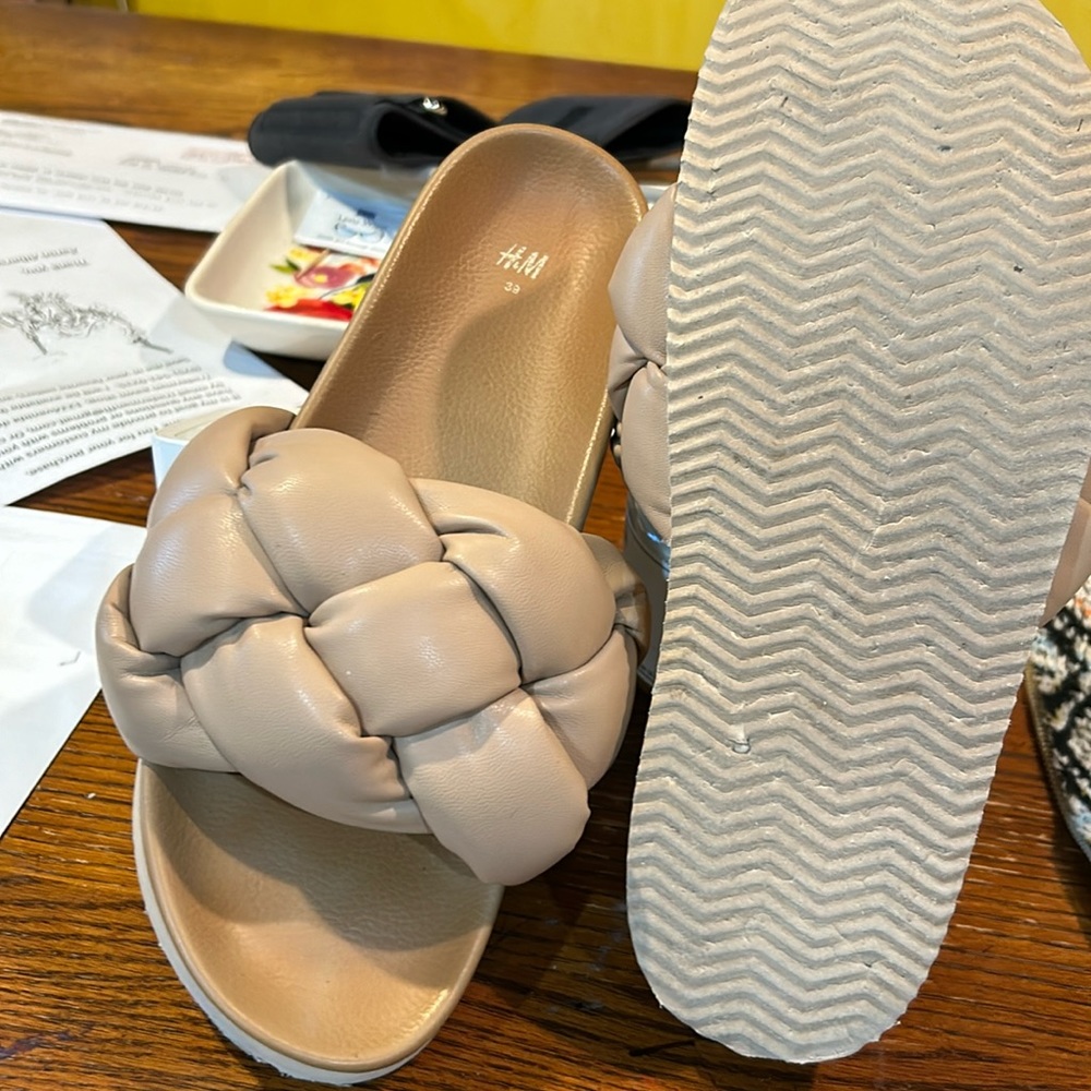 Women’s shoes size 8